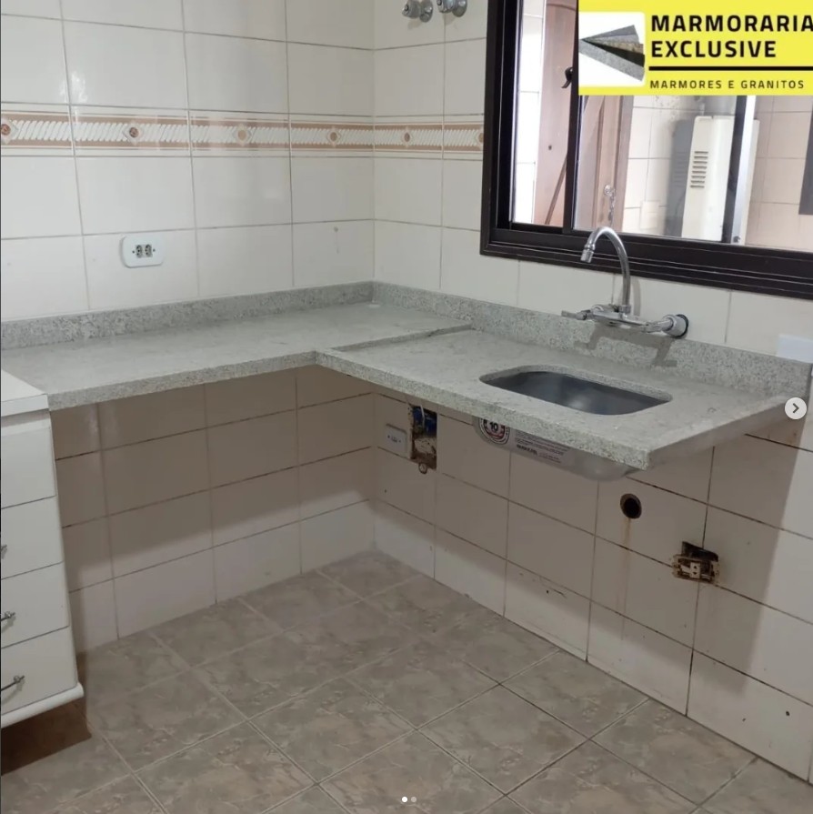 Lavabo com granito — obra Marmoraria Exclusive